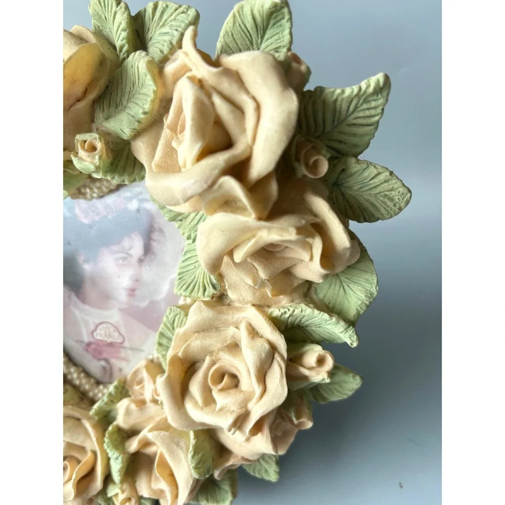 Vtg 1991 United Design Fancy Frames Heart Bouquet 3D Rose Floral Picture‎ Frame